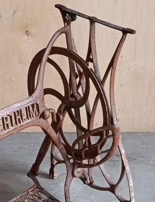 Antiguo pie máquina coser WERTHEIM