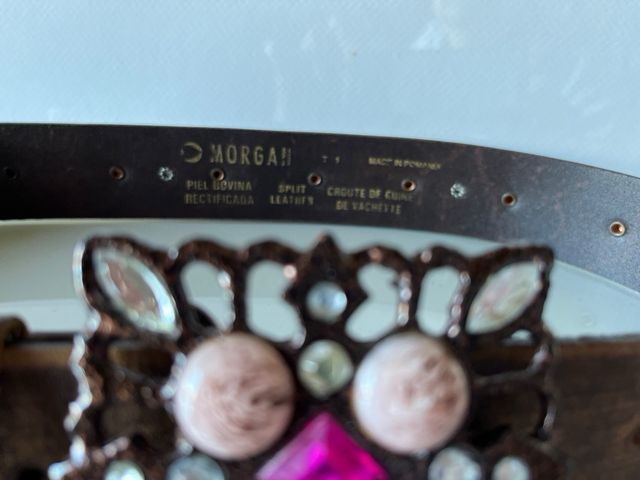 Cinturón de piel con hebilla decorada de Morgan