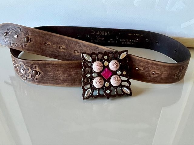 Cinturón de piel con hebilla decorada de Morgan