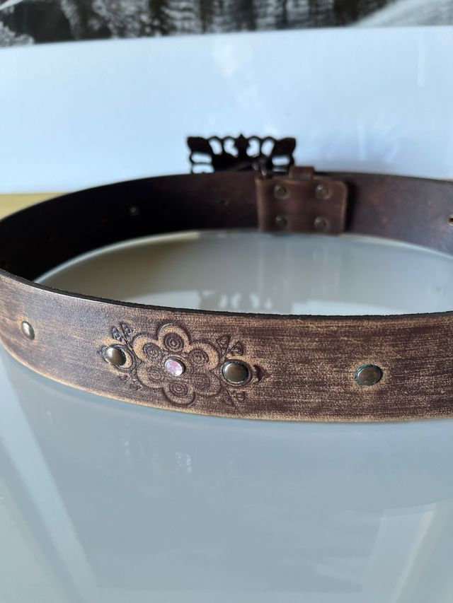 Cinturón de piel con hebilla decorada de Morgan