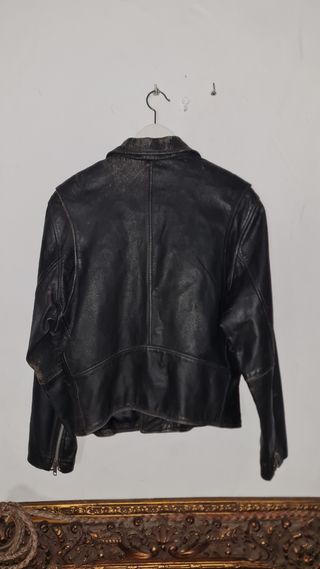 Cazadora de cuero negra estilo biker vintage 