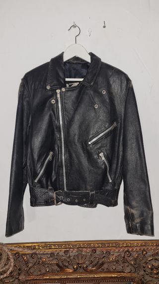 Cazadora de cuero negra estilo biker vintage 