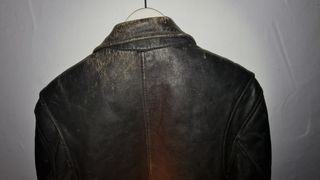 Cazadora de cuero negra estilo biker vintage 