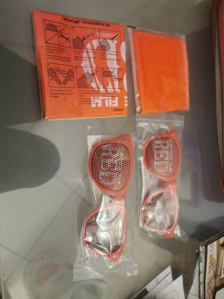 Occhialini & palloncini rossi