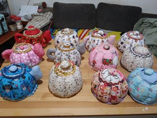 Teteras de tela y costureros a 20€