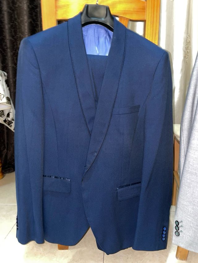 Traje nuevo azul marino Roberto Bassi