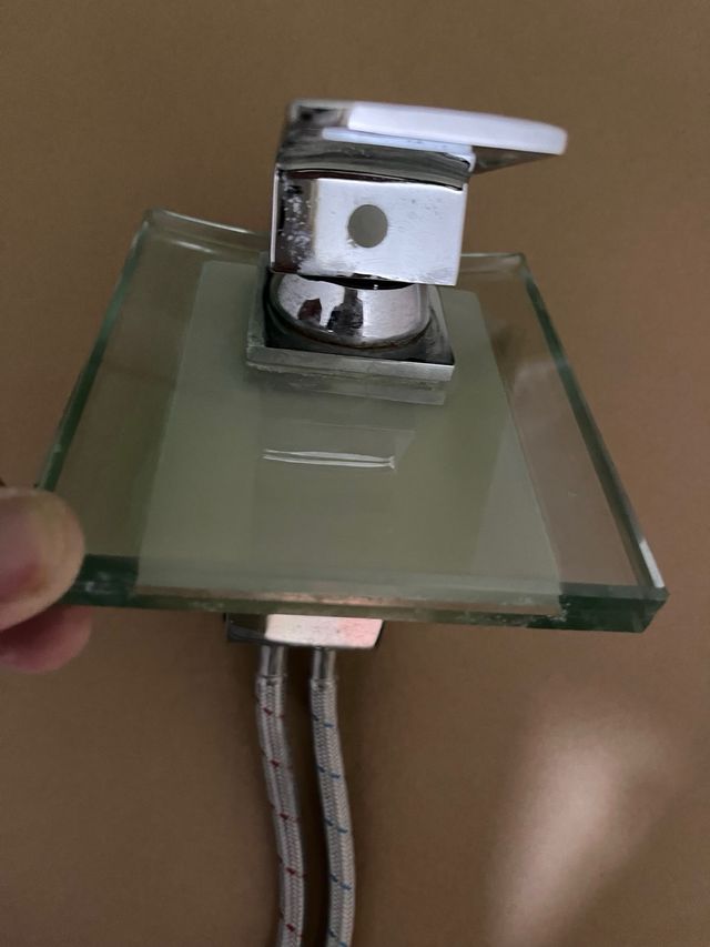 Torneira em cascata em cristal - Casa de banho