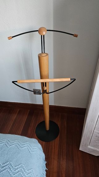 GALÁN COLGADOR PARA ROPA