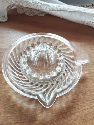 EXPRIMIDOR DE CRISTAL TALLADO ANTIGUO