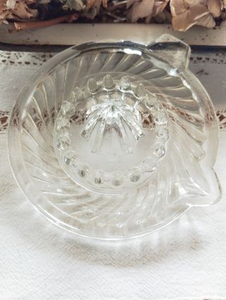 EXPRIMIDOR DE CRISTAL TALLADO ANTIGUO