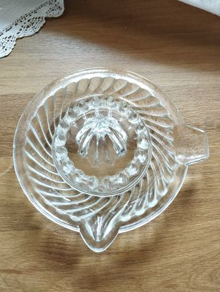 EXPRIMIDOR DE CRISTAL TALLADO ANTIGUO