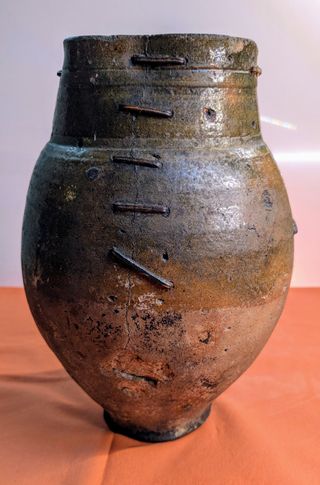 Antiguo Puchero, Orza, Barro Esmaltado con Laja