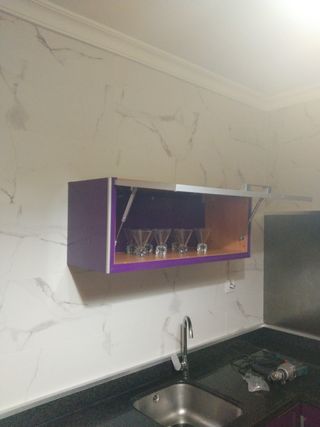 Vitrina cocina morada - mueble colgante