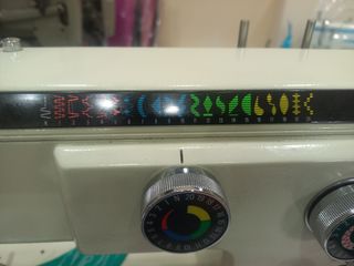 Maquina de coser refrey 527. 