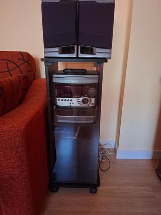 Equipo de musica con mueble