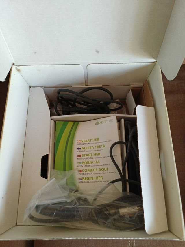 Microsoft Xbox 360 Elite 250GB - consola