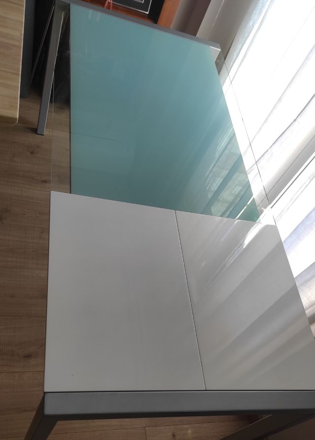 Mesa comedor extensible moderna de cristal