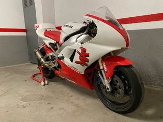 Yamaha R1 - Moto de carreras