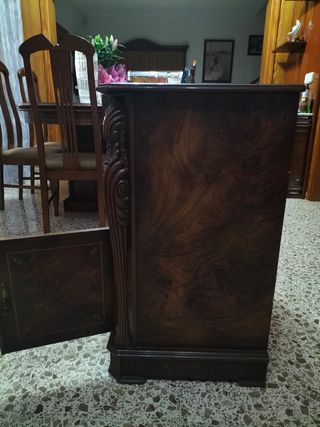 Mueble TV madera - modelo antiguo