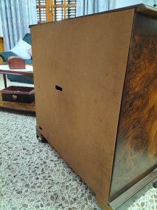 Mueble TV madera - modelo antiguo