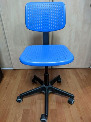 2 Sillas escritorio: azul y roja