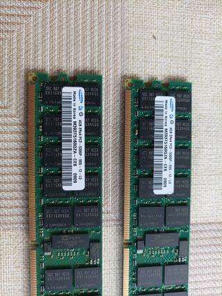 Tarjetas de memoriaDDR2 para PC de 4gb cada una.