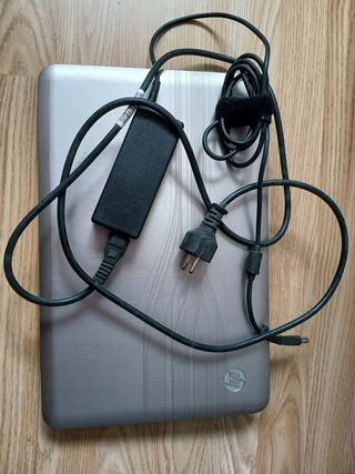 Portátil HP gris plata