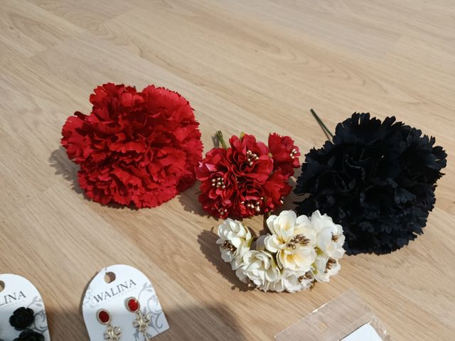 Mantón rojo bordado flores Feria