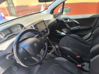 Peugeot 208 con ITV hasta 04/27