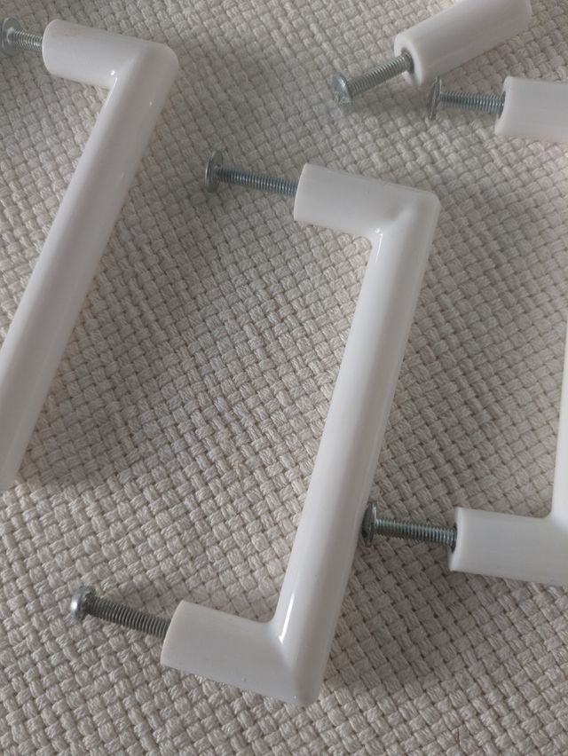 10 maniglie bianche IKEA - Cucina