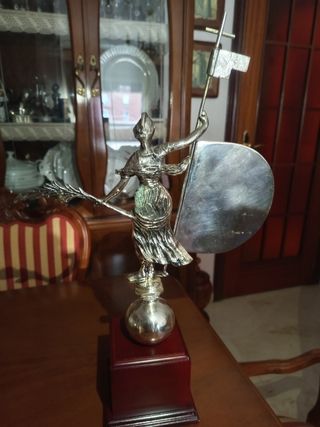 Giraldillo Sevilla grande: Bronce plateado.