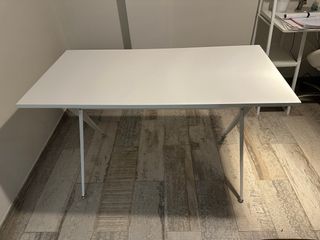 Escritorio blanco metal y madera