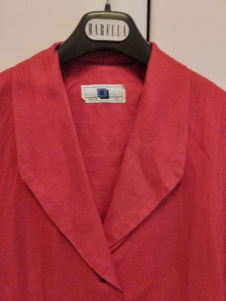 Tailleur con gonna in lino rosso