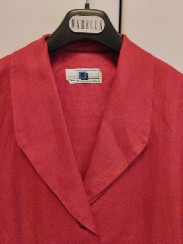 Tailleur con gonna in lino rosso