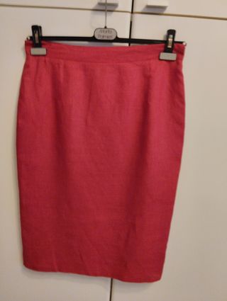 Tailleur con gonna in lino rosso