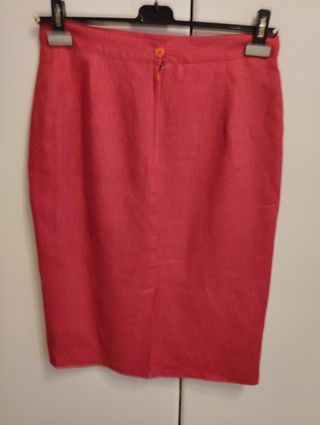 Tailleur con gonna in lino rosso