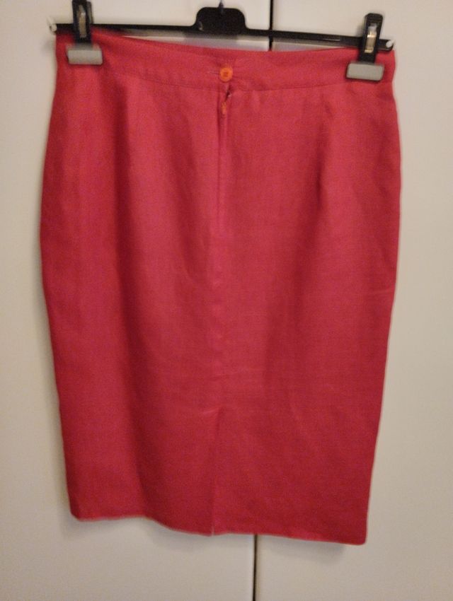 Tailleur con gonna in lino rosso