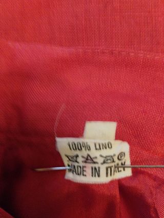 Tailleur con gonna in lino rosso