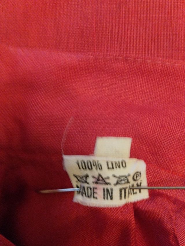 Tailleur con gonna in lino rosso