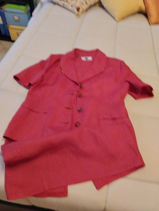 Tailleur con gonna in lino rosso