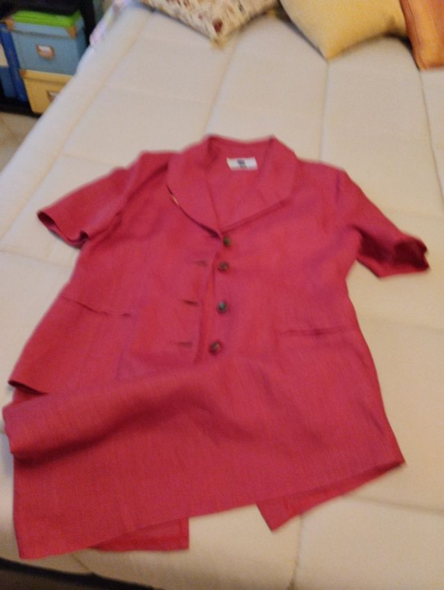 Tailleur con gonna in lino rosso