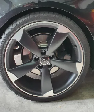 AUDI TAPAS LLANTA BUJE LOGO AUDI EN NEGR