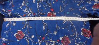 Blusa azul estampada floral mujer