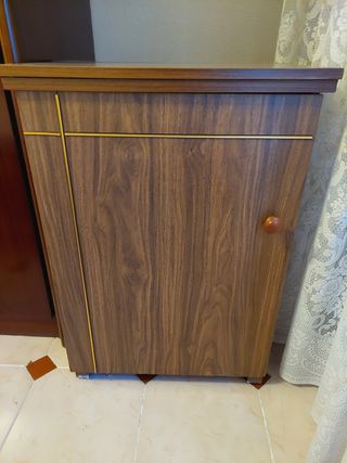 Máquina coser + mueble antigua