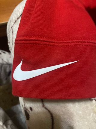 Sudadera Nike roja talla 20