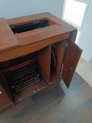 Regalo mueble maquina de coser antigua