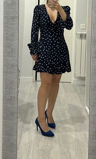 Mono de pantalón corto azul marino con estampado de lunares blancos Solo envio