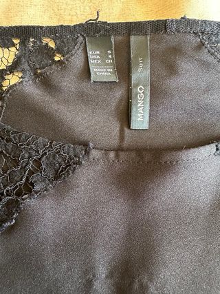 Top Mango negro con encaje talla S