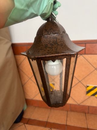 Farolillo marrón de metal y cristal 