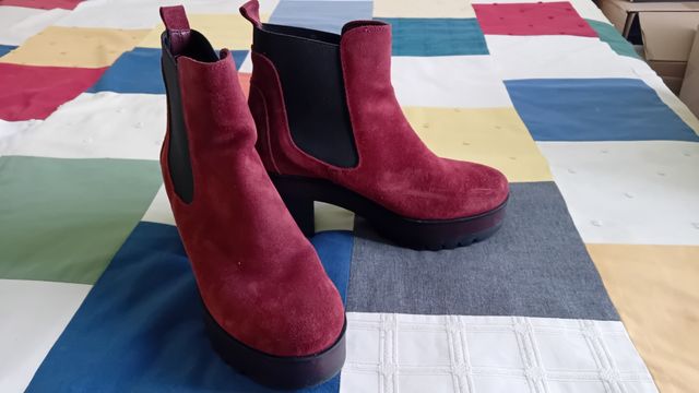 Botines de ante granate